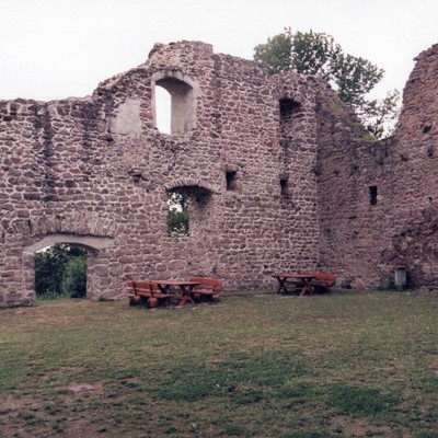 Yburg Varnhalt, Burgruine
